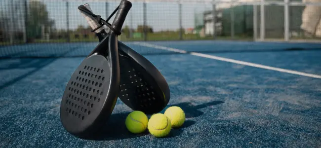 Should I Go for a Padel Racket Made of Fibreglass or Carbon?